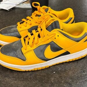 Nike Men's Yellow and Gray Sneakers